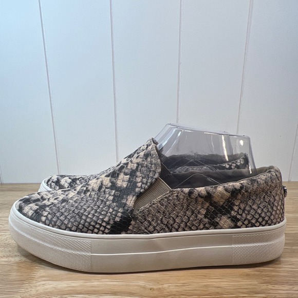 CUSHIONAIRE faux snake skin sneakers‎ size 8.5 - Picture 3 of 10